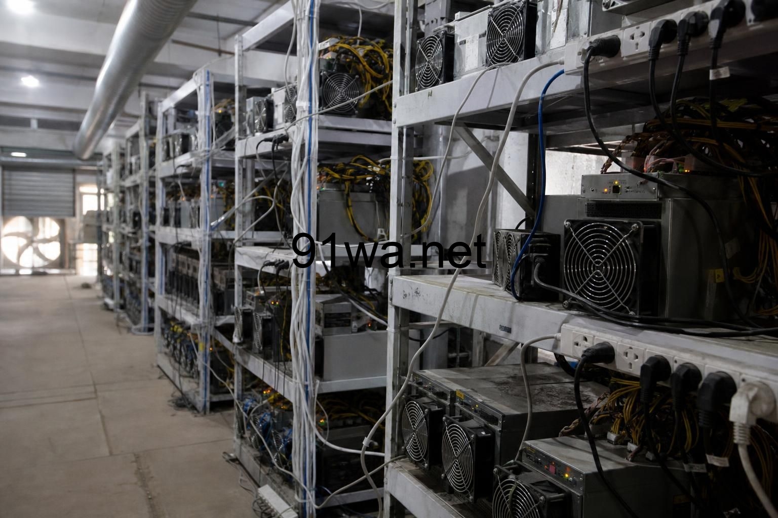 HiveOS 运维要往前走一步：矿场批量管理该有告警、权限和回滚三道闸
