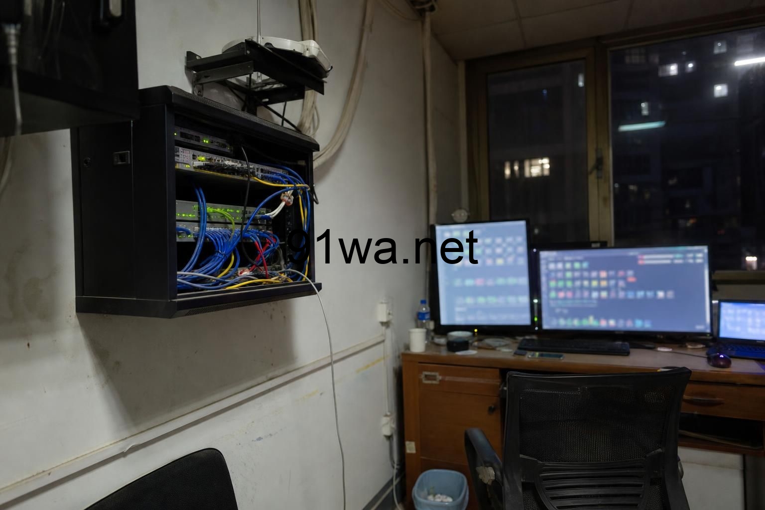 今天最容易出事的不是矿机离线，而是 HiveOS 批量操作没人拦一下