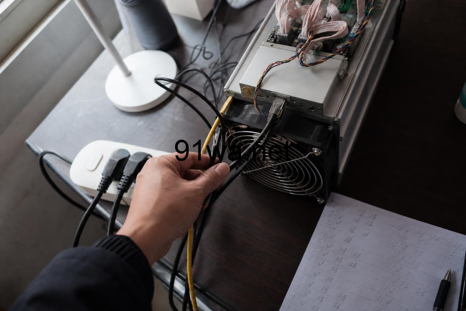 验收第一台矿机时，新手先把这 7 天排障和收益账写在纸上