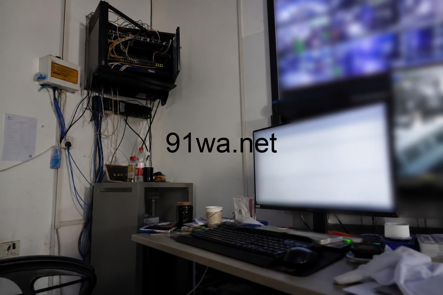 今晚批量下发 HiveOS 配置，最该防的是半数矿机带错参数继续跑