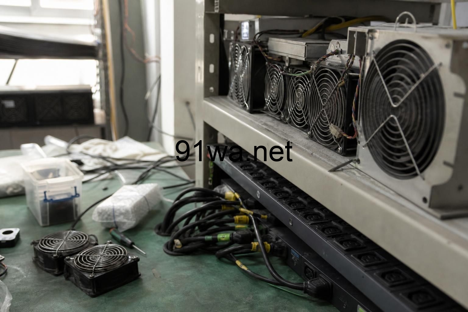 新矿机到场先做带载验收再谈上架