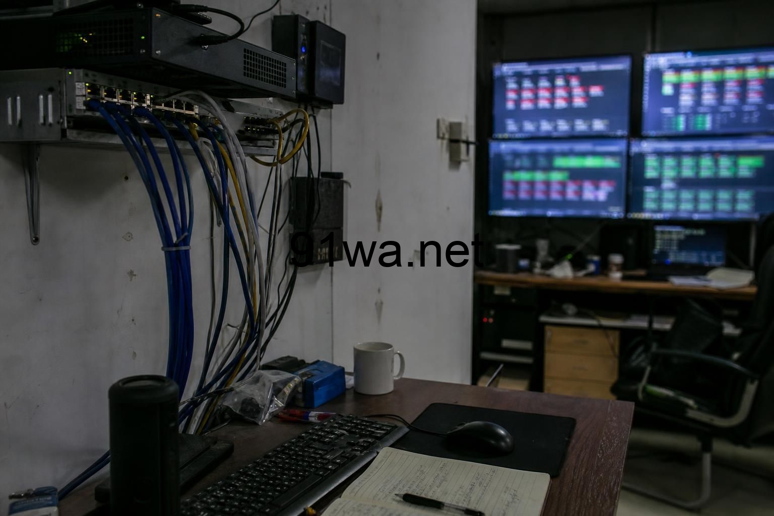 HiveOS 批量操作最怕越权账号，一次误改就可能拖停整排矿机
