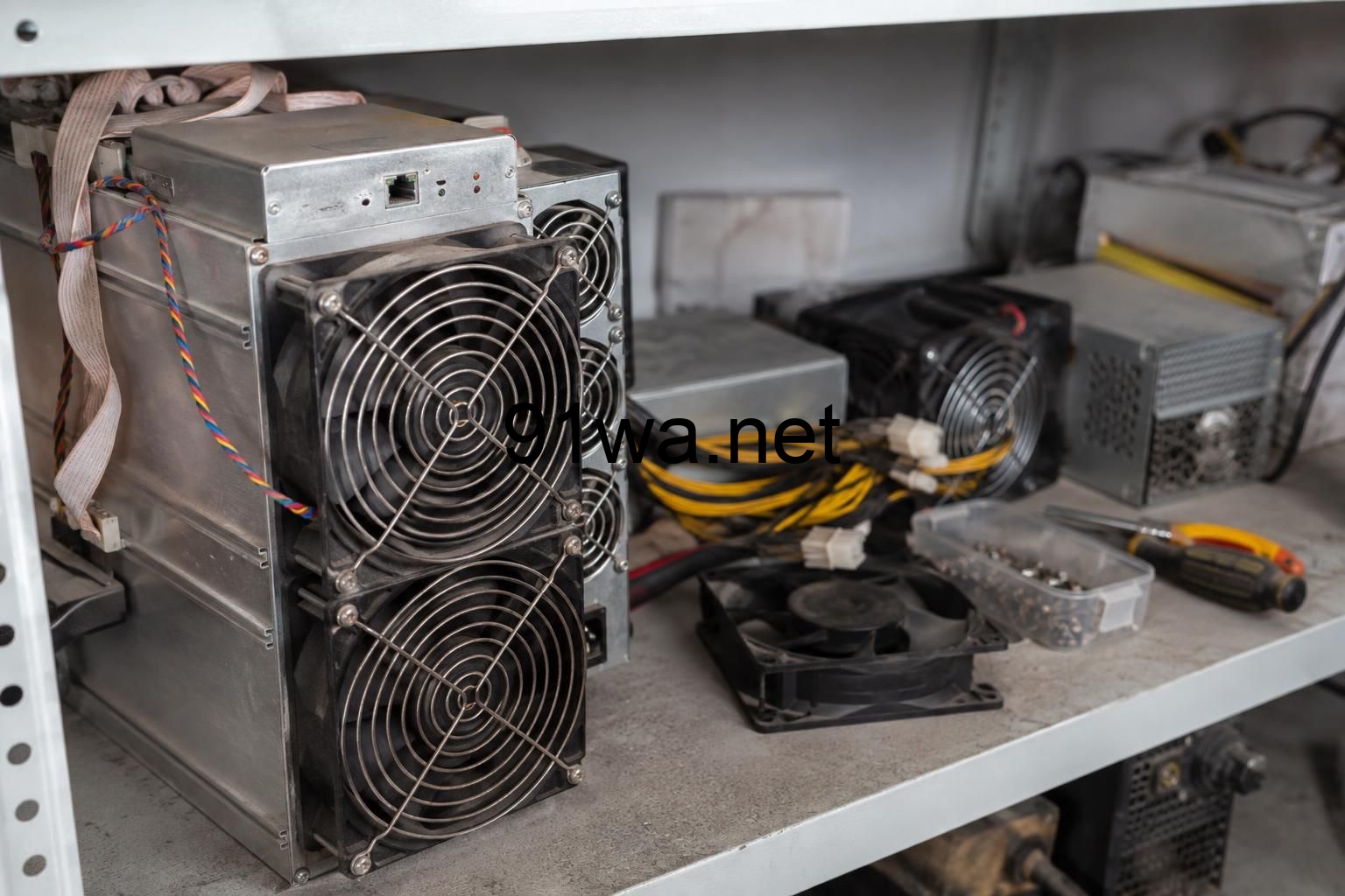 SHRMiner切入AI基础设施算力：矿机硬件工程师如何核验云计算能力